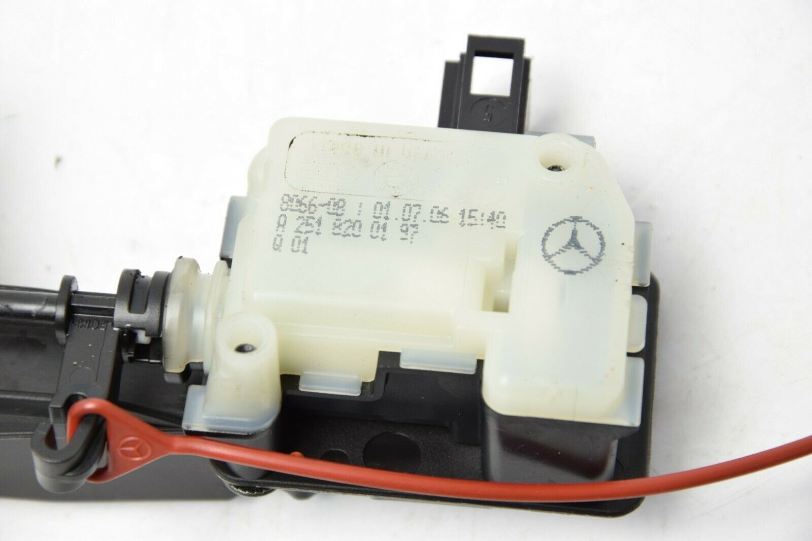 https://autodogs.de/wp-content/uploads/imported/3/Stellmotor-Tankklappe-Mercedes-GL-X164-A2516390107-A2518200197-ML-W164-284592453993-5.jpg